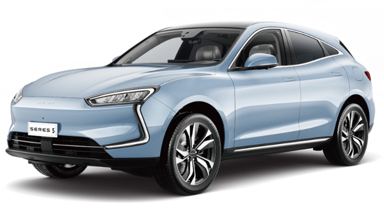 SUV eléctrica Seres 5 color azul claro.